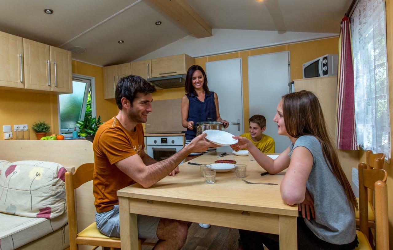 Camping Marina Plage Vitrolles (Bouches-du-Rhone) Exterior foto